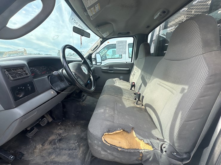 2004-ford-f350-xl-image-12