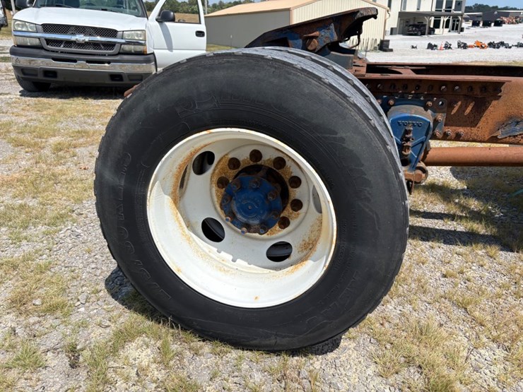 #29378-•-2005-volvo-single-axle-truck-tractor-image-12