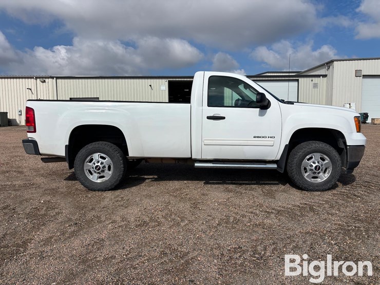 2011-gmc-sierra-2500-image-4