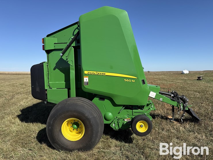 2022-john-deere-560m-image-4