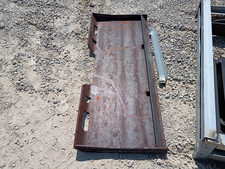 #l39-040-•-heavy-duty-mounting-plate-skid-steer-attachment-image-2