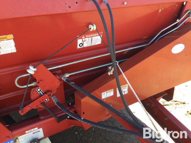 2015-new-holland-195-image-17