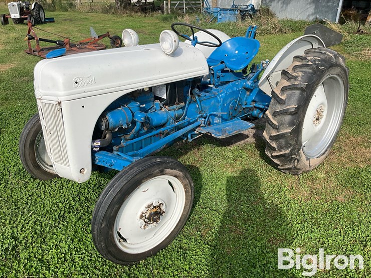 1951-ford-8n-image-1