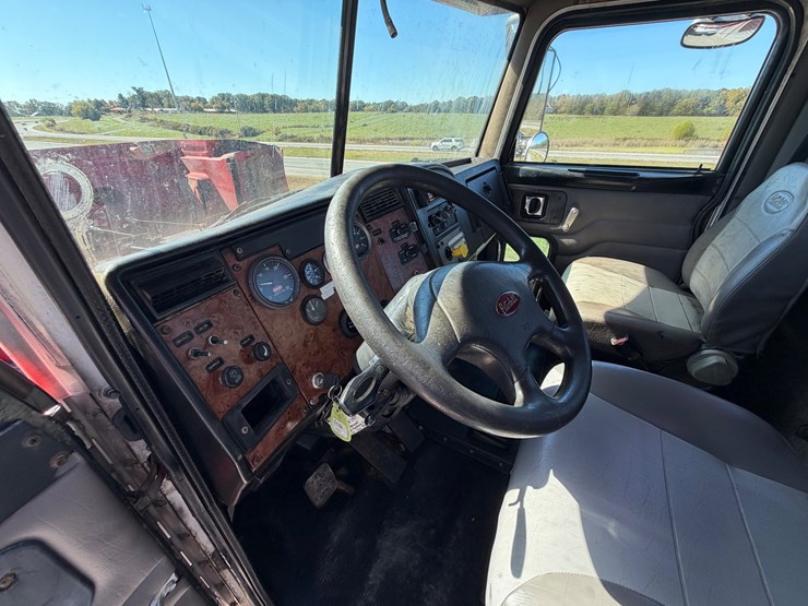 #29386-•-peterbilt-quad-axle-flatbed-truck-image-43