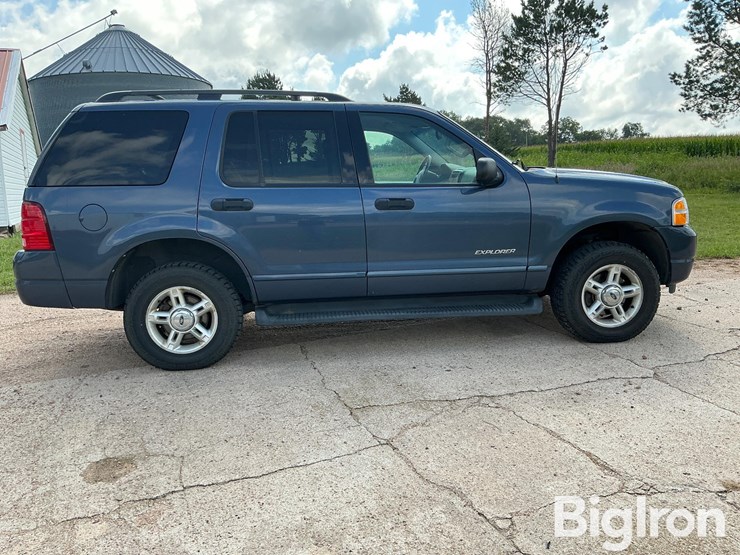2004-ford-explorer-xlt-image-4