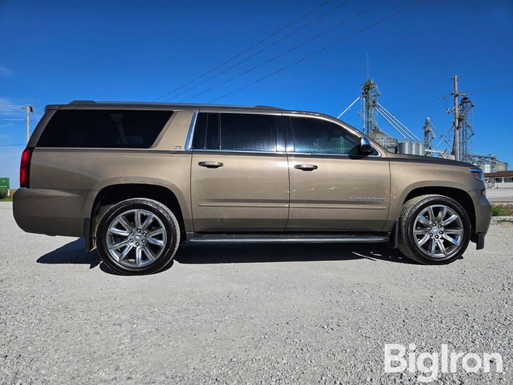 2016-chevrolet-suburban-image-4