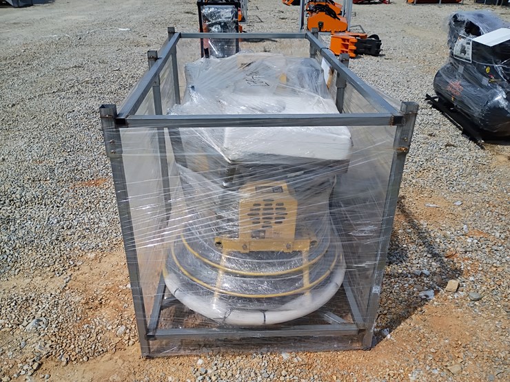 #l39-011-•-landhonor-ride-on-trowel-image-7