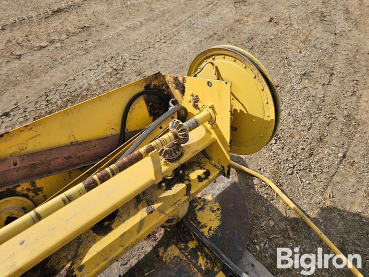 new-holland-70-image-12