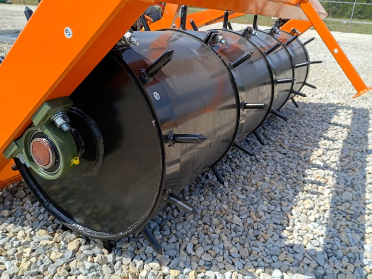 #l39-002-•-wolverine-3-point-roller-w/-spikes-image-5