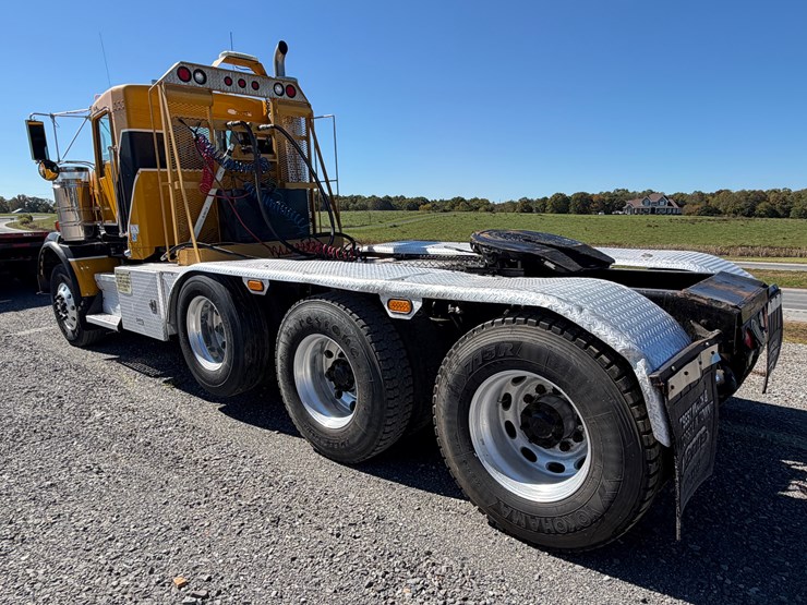 #29385-•-kenworth-tri-axle-truck-tractor-image-6