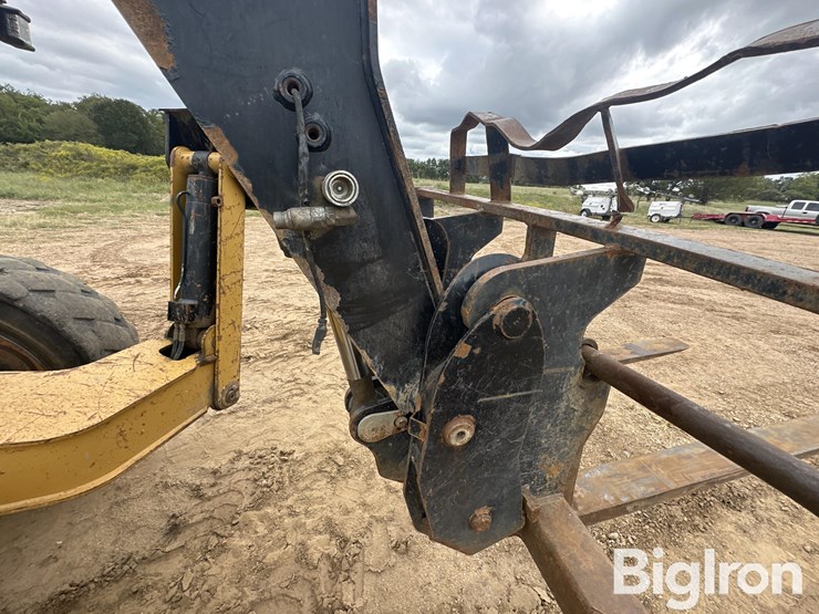 2014-caterpillar-tl1055c-image-13