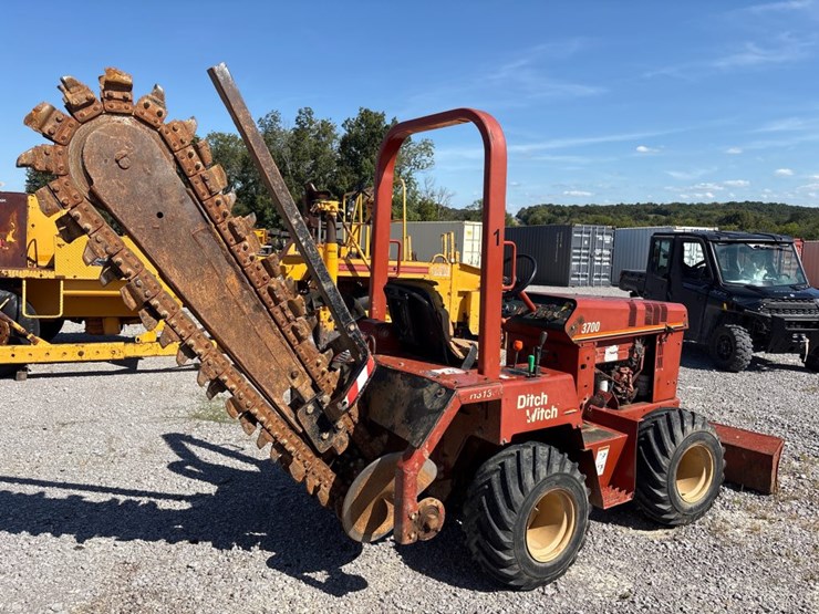 2002-ditch-witch-3700-image-4