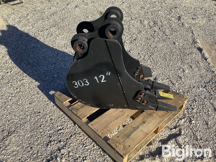 2023-caterpillar-303-image-4