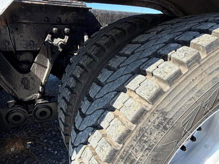 #29385-•-kenworth-tri-axle-truck-tractor-image-8
