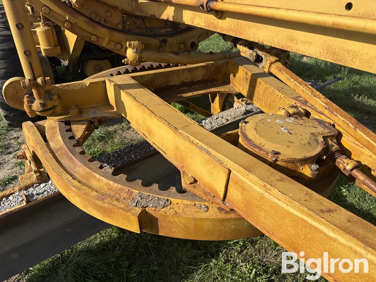 caterpillar-12-image-15