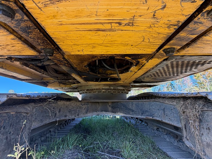 deere-200-lc-image-5