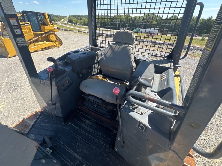 2014-deere-650k-lgp-image-8