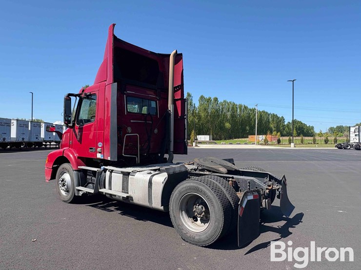 2017-volvo-vnm42t-truck-tractor-image-7