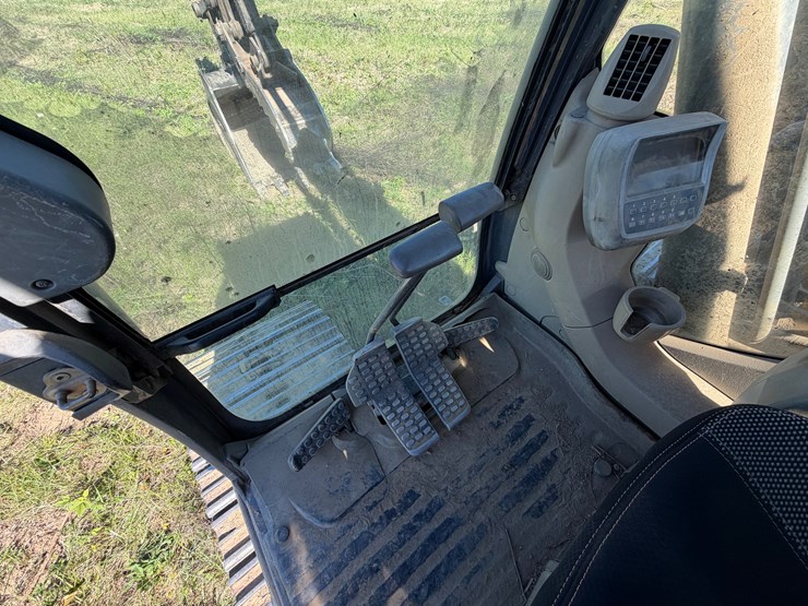 deere-200-lc-image-38