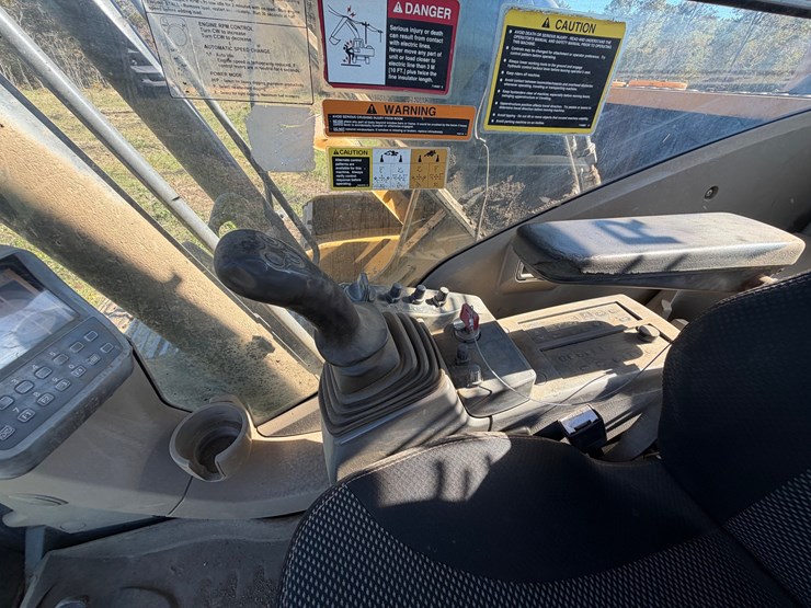 deere-200-lc-image-36