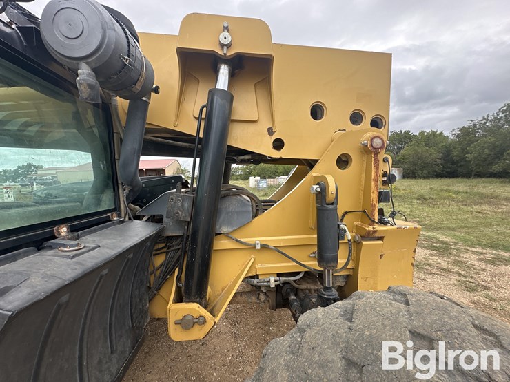2014-caterpillar-tl1055c-image-14