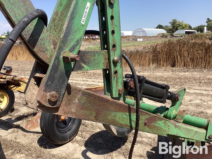 john-deere-12-image-10