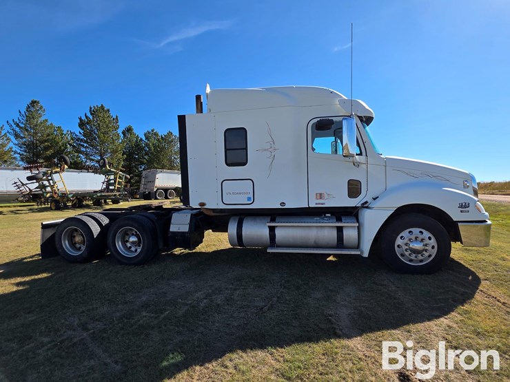 2011-freightliner-columbia-120-image-4