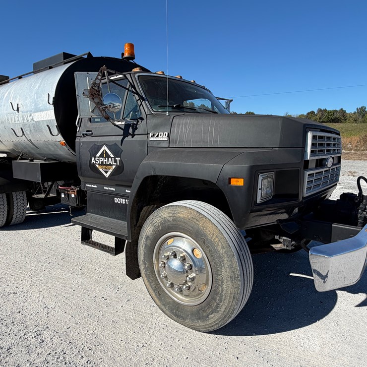 FORD F700