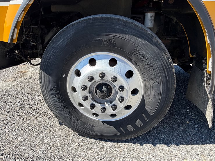 #29385-•-kenworth-tri-axle-truck-tractor-image-12