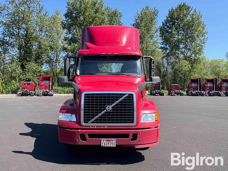 2017-volvo-vnm42t-truck-tractor-image-2
