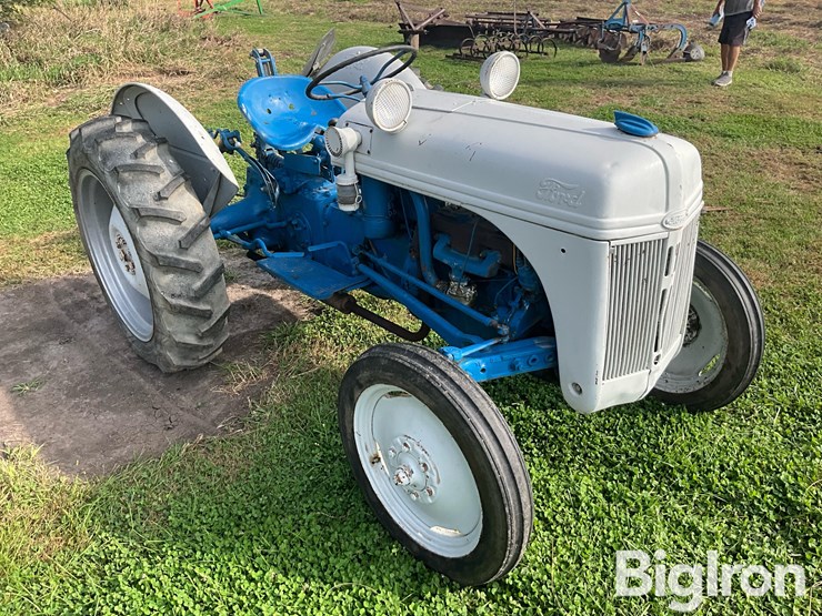 1951-ford-8n-image-3