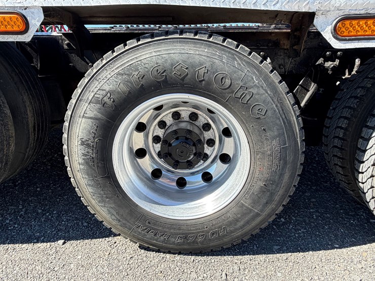 #29385-•-kenworth-tri-axle-truck-tractor-image-9