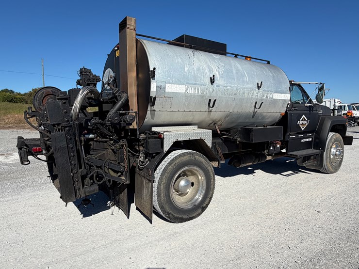 ford-f700-image-4
