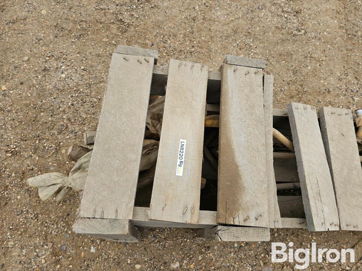new-holland-l785-image-13