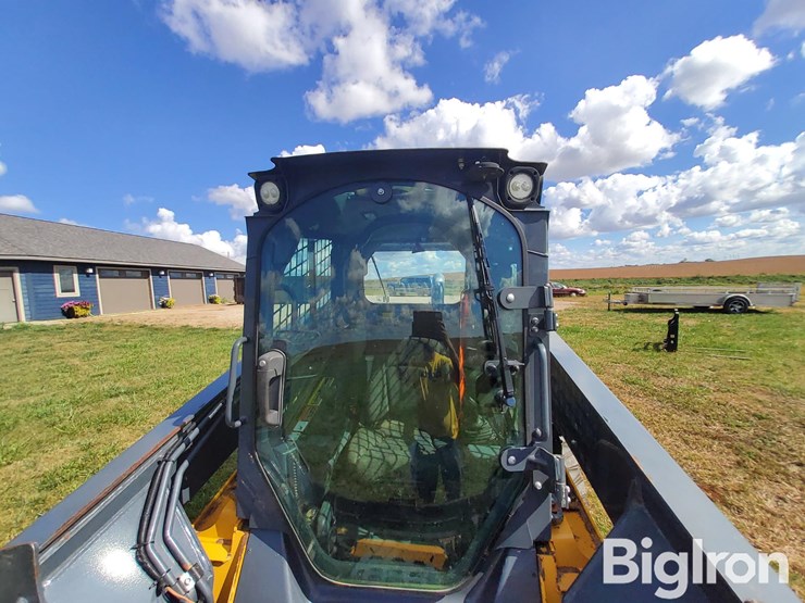 2017-deere-330g-image-11