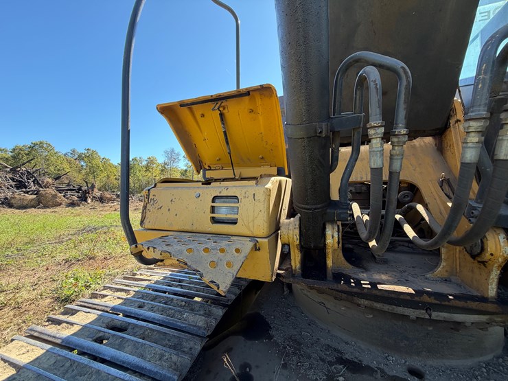 deere-200-lc-image-16