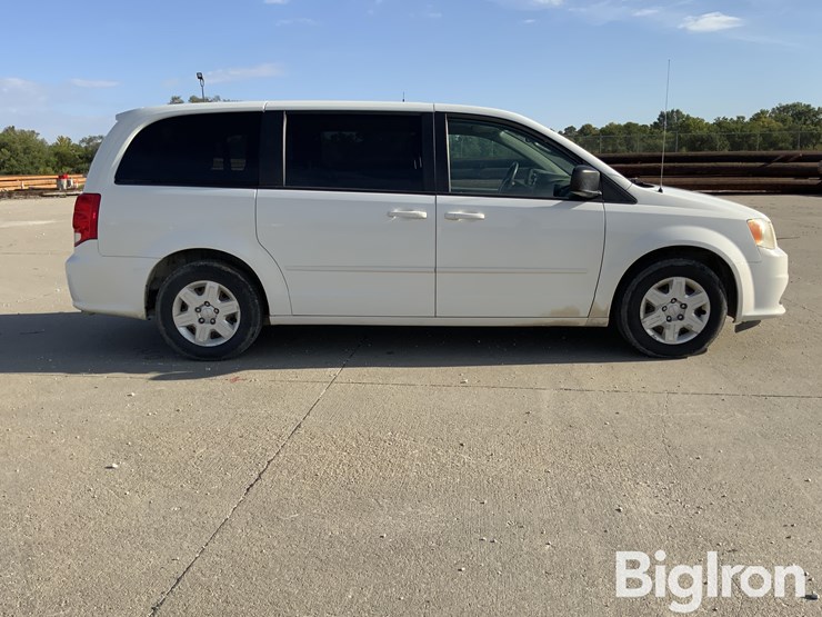 2011-dodge-caravan-image-4