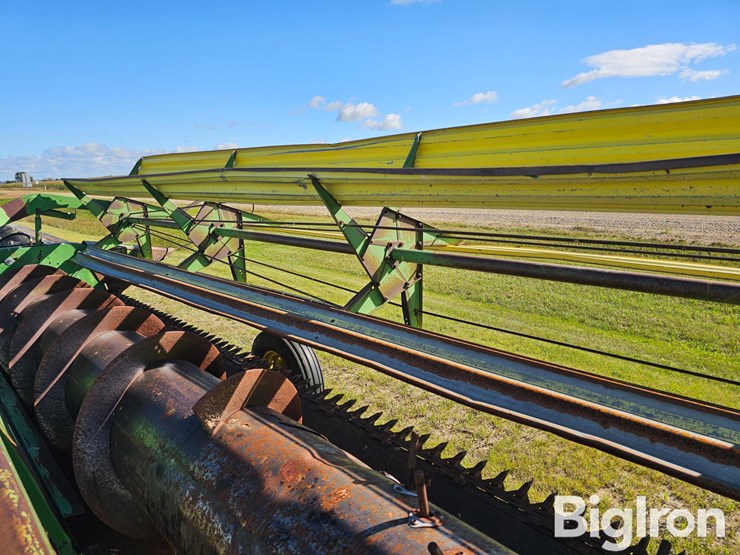 john-deere-224-image-17