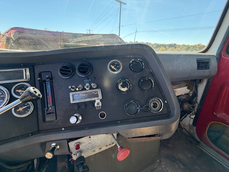 ford-l9000-image-47
