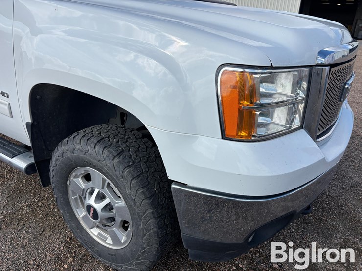 2011-gmc-sierra-2500-image-13