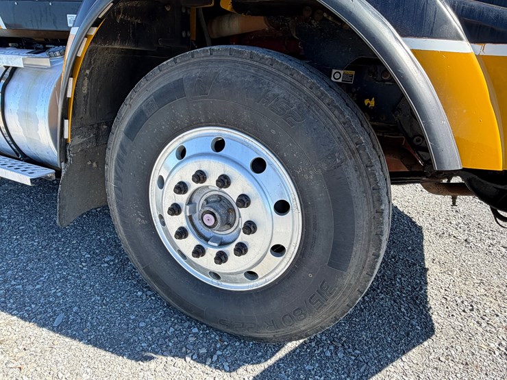 #29385-•-kenworth-tri-axle-truck-tractor-image-13