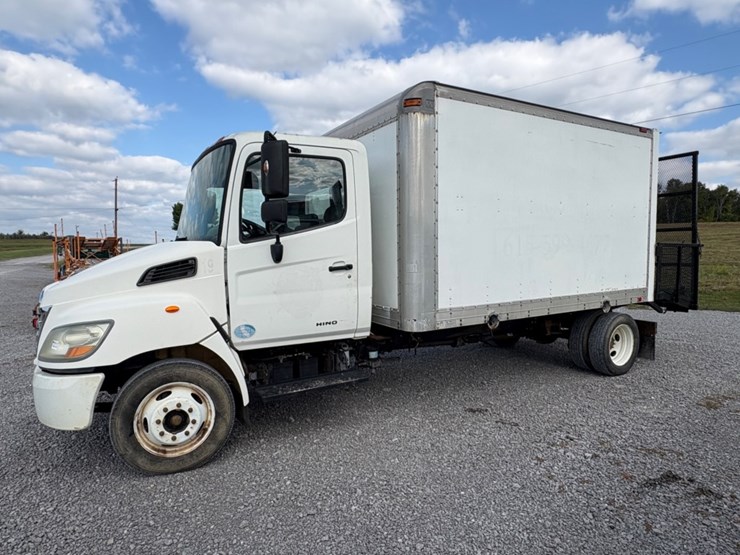 #29361-•-2009-hino-single-axle-box-truck-image-1