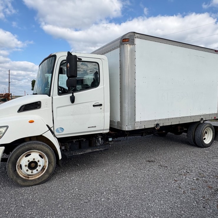 #29361 • 2009 HINO SINGLE AXLE BOX TRUCK