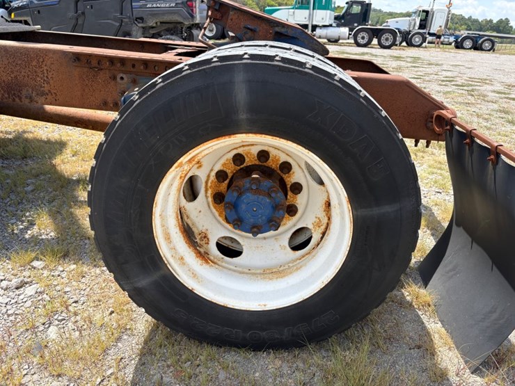 #29378-•-2005-volvo-single-axle-truck-tractor-image-11