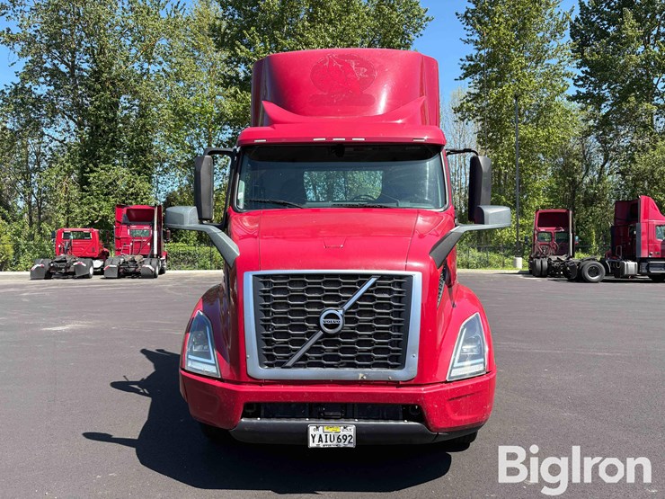 2018-volvo-vnr42t-truck-tractor-image-2