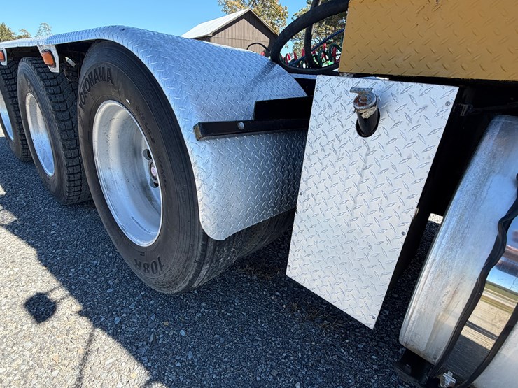 #29385-•-kenworth-tri-axle-truck-tractor-image-34