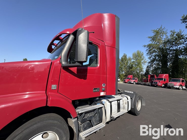 2017-volvo-vnm42t-truck-tractor-image-9