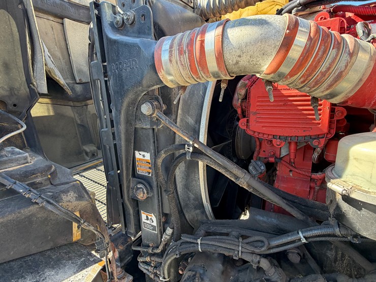 #29385-•-kenworth-tri-axle-truck-tractor-image-31