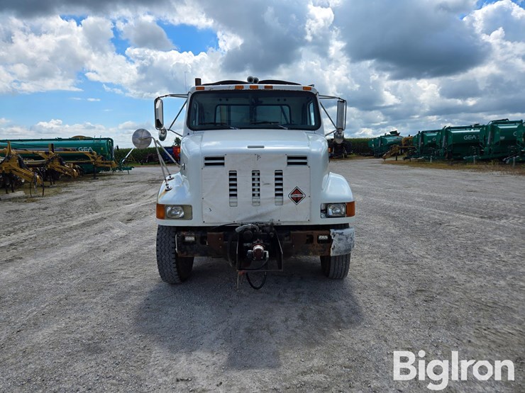 1997-international-8100-image-2