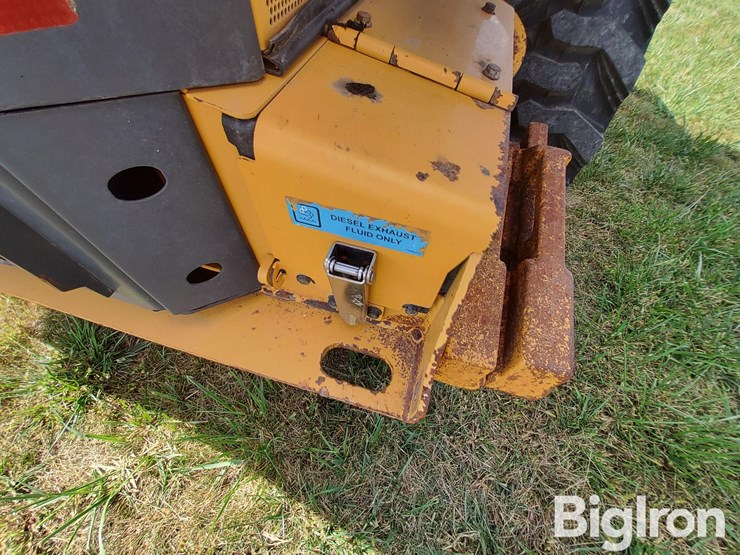 2017-deere-330g-image-17